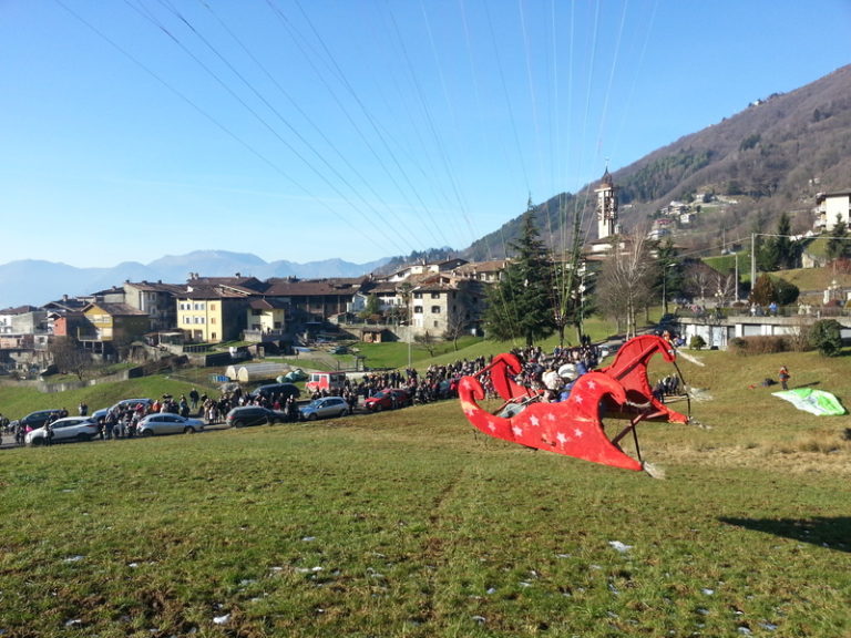 La Befana Arriva Dal Cielo A Gandino In ValSeriana Bergamo